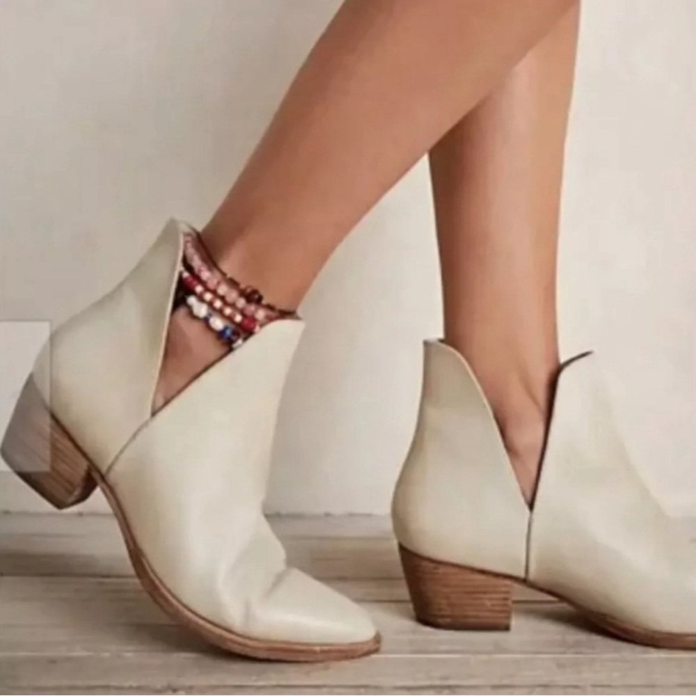 Free People Charm Double V Ankle Boots Cream/Tan Size 38/7.5